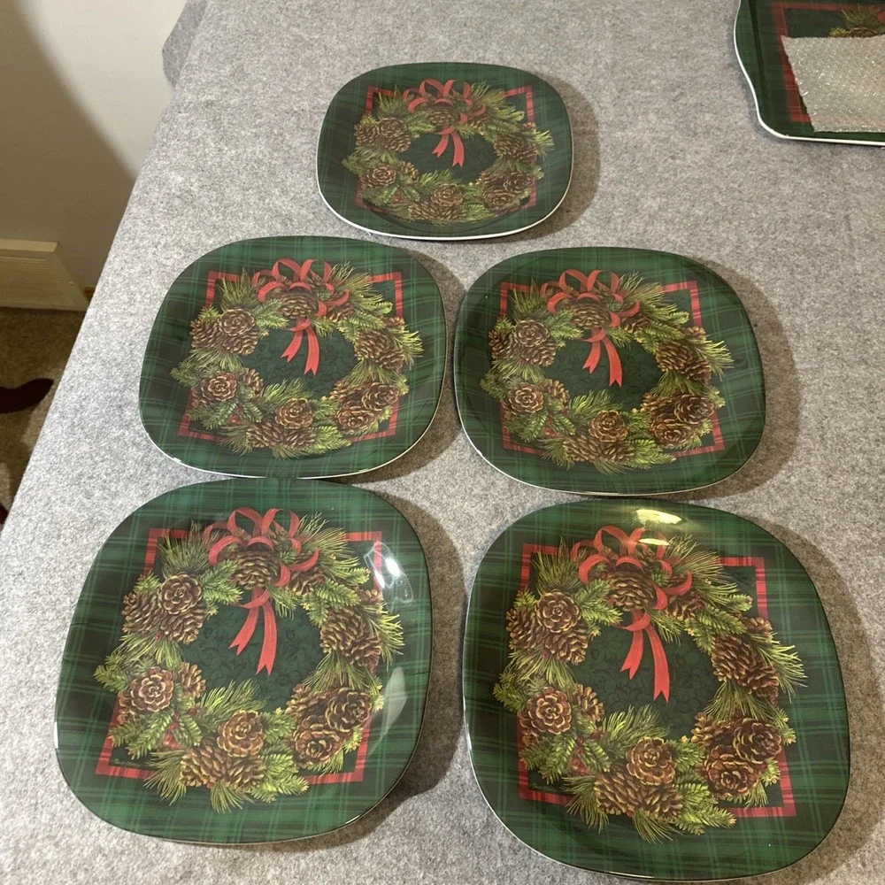 Vintage Keller-Charles Set Of 5 Holiday  Melamine  Plates Christmas Wreath